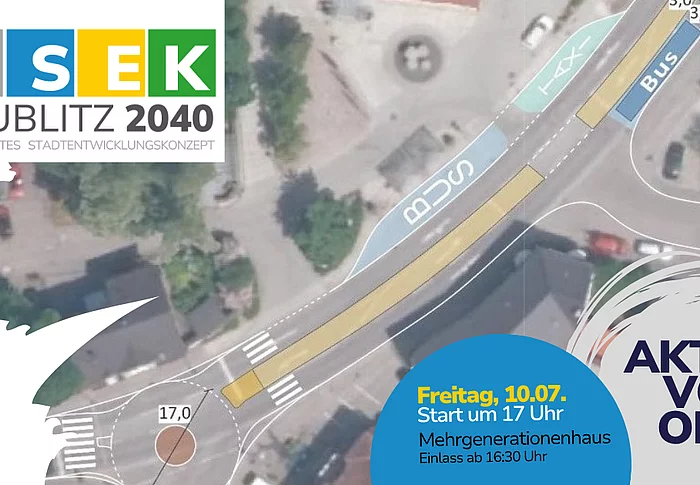Informationsgrafik zur zweiten Bürgerwerkstatt im Rahmen des Integrierten Stadtentwicklungskonzepts (ISEK) Teublitz 2040. Im Hintergrund ist ein Luftbild des Teublitzer Stadtzentrums mit einer beispielhaften Verkehrsplanung zu sehen, auf der unter anderem Radwege, Bushaltestellen und Fahrspuren eingezeichnet sind. Links oben befindet sich das ISEK-Logo. Rechts weist der Schriftzug „Aktiv vor Ort!“ auf die Beteiligungsveranstaltung hin. In einem blauen Kreis sind Datum, Uhrzeit und Veranstaltungsort angegeben: Freitag, 10. Juli, Beginn um 17 Uhr im Mehrgenerationenhaus, Einlass ab 16:30 Uhr.