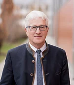 Robert Wutz, Vorsitzender des Teublitzer Seniorenbeirats Ein freundlich lächelnder Herr mit Brille und silbergrauen Haaren.