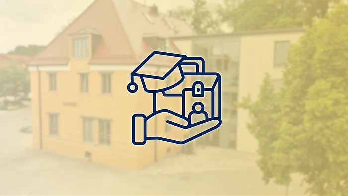 Grafik zum Thema Ausbildung. Vor einem unscharf dargestellten Verwaltungsgebäude ist ein dunkelblaues Symbol zu sehen: Eine geöffnete Hand trägt einen Aktenkoffer mit einer stilisierten Person und einen Absolventenhut. Die Symbole stehen für Ausbildung, Berufseinstieg und berufliche Entwicklung.
