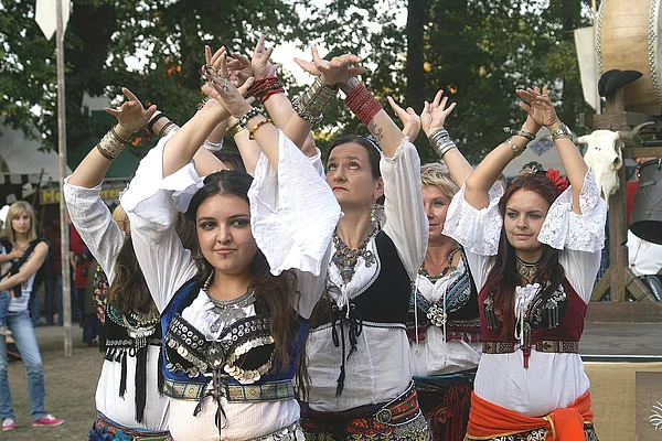 Die Gäste erwarten rhythmische Tänze von temperamentvollen Frauen.