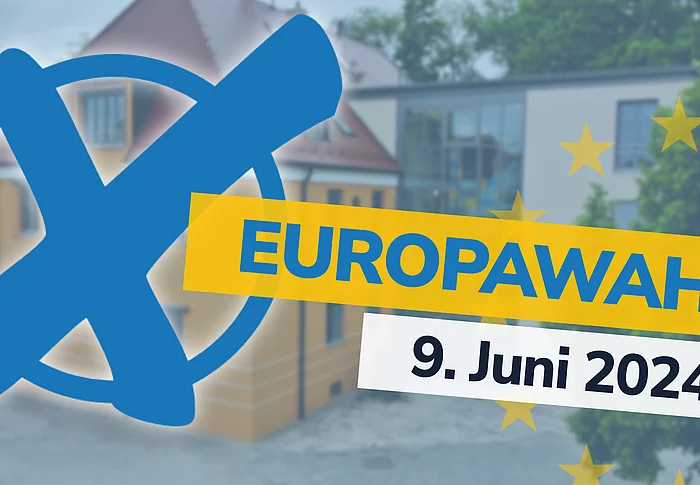 Logo zur Wahl mit der Aufschrift "Europawahl 9. Juni 2024". Im Hintergrund eine Ansicht des Teublitzer Rathauses.
