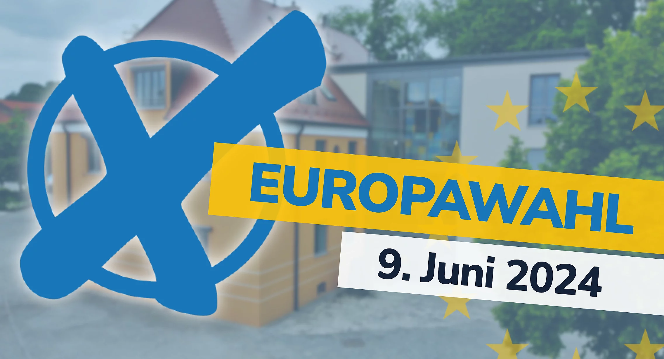 Logo zur Wahl mit der Aufschrift "Europawahl 9. Juni 2024". Im Hintergrund eine Ansicht des Teublitzer Rathauses.