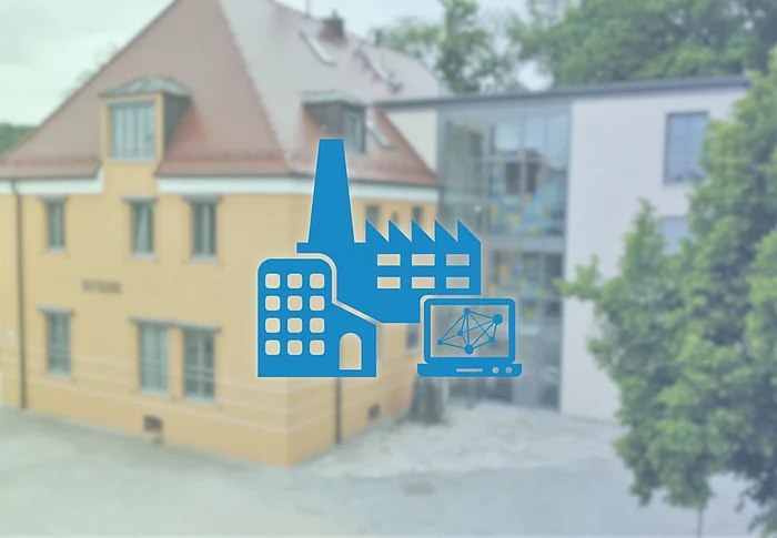 Symbole für Unternehmen, Industrie und Technologie vor einer Ansicht des Teublitzer Rathauses.