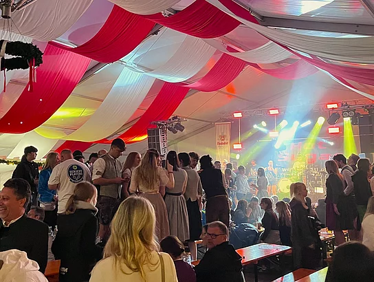 Beste Stimmung herrschte an den Festabenden im voll besetzten Festzelt beim Teublitzer Volksfest 2026.