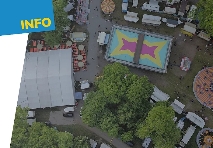 Luftbild des Teublitzer Volksfestes mit Festzelt, Fahrgeschäften und Buden im Stadtpark, das als Symbolbild für die geplante Weiterentwicklung der Veranstaltung dient.