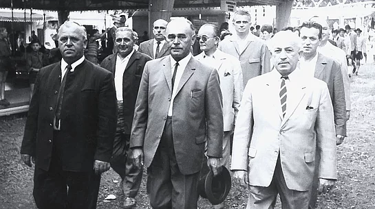 Festzug mit Ehrengästen beim Teublitzer Volksfest um 1960.