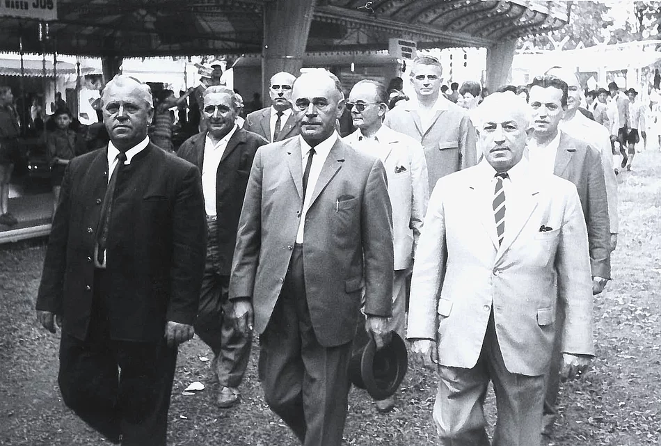 Festzug mit Ehrengästen beim Teublitzer Volksfest um 1960.