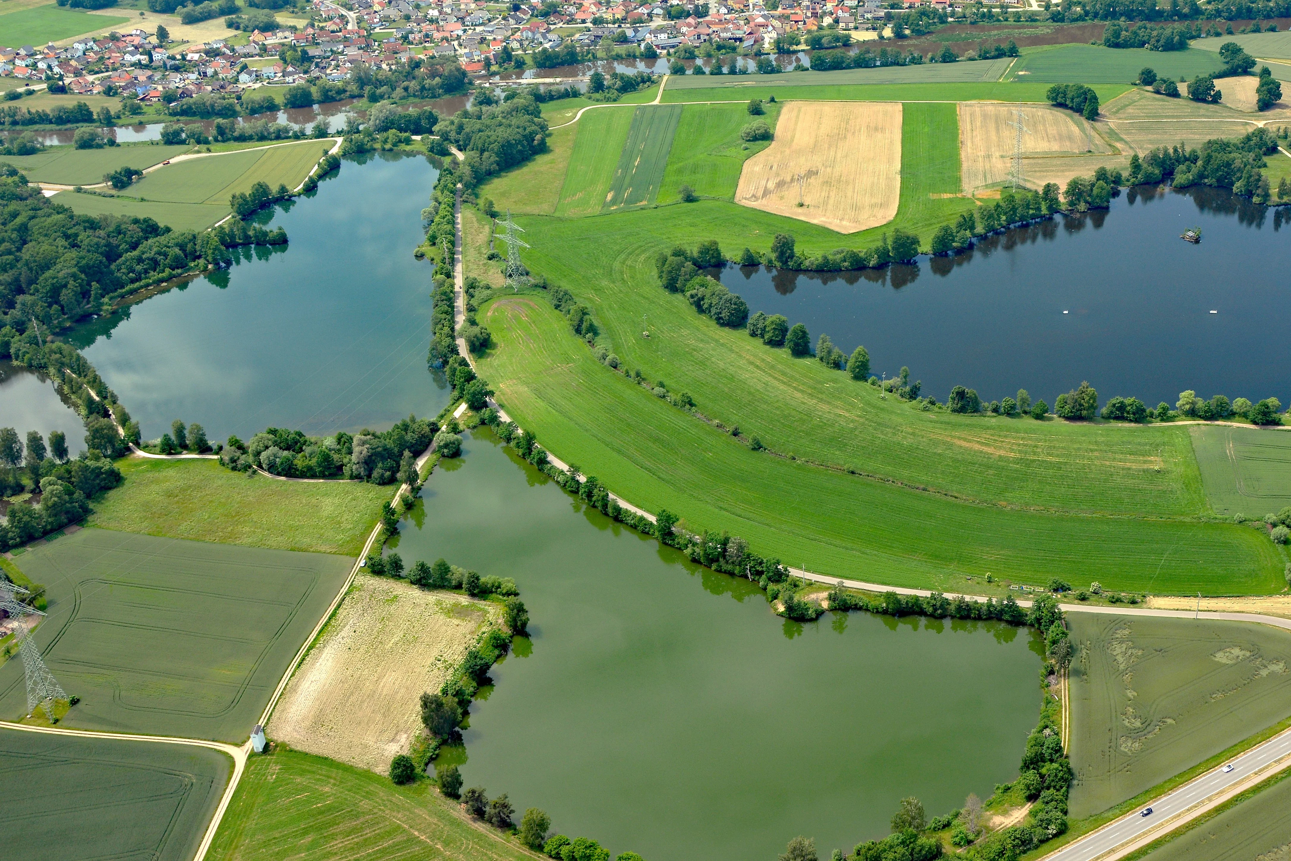 Blick auf die Teublitzer Baggerseen aus der Vogelperspektive.