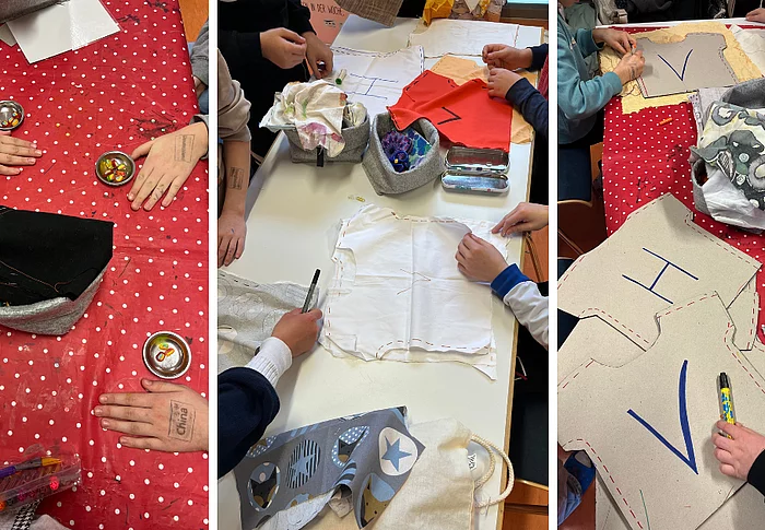 Die Grafik zeigt eine Collage aus drei Fotos der „Politmobil“-Aktion an der Telemann-Grundschule. Zu sehen sind Kinder, die an Tischen mit Stoffresten, Schablonen in T-Shirt-Form und Nähmaterialien arbeiten.