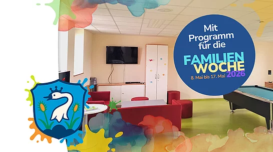 Ein Werbebild informiert über ein Programmangebot zur Familienwoche 2026 (8. bis 17. Mai) im Jugendtreff, der mit Aufenthaltsbereich, Fernseher und Billardtisch zu sehen ist.