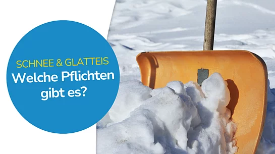 Auf dem Bild ist eine orangefarbene Schneeschaufel zu sehen, die im frisch geräumten Schnee steckt und von einem großen blauen Kreis mit der Aufschrift „Schnee & Glatteis – Welche Pflichten gibt es?“ überlagert wird.